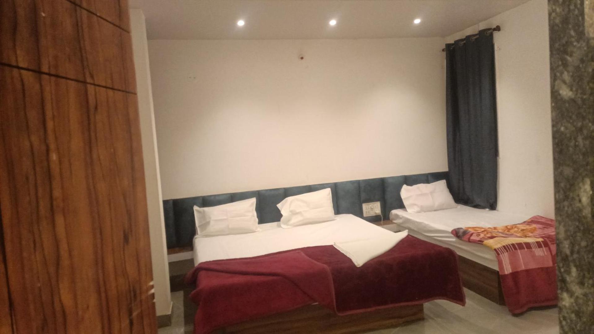 Maharaja Guest House Nashikkar Akalkot Eksteriør bilde